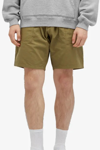 Short kaki utilitaire classique pour hommes avec poches plaquées sur le devant, coupe décontractée et coutures durables pour des vêtements d'extérieur décontractés - Product Image 2
