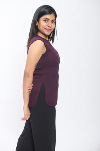 Haut sans manches solide pour femmes raffinées Col rond Fente latérale Spandex Tricots décontractés Idéal pour la superposition ou le style solo - Product Image 5