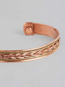 Bracelet magnétique en cuivre Royal Artisans avec style bohème et bienfaits pour la santé, thérapie magnétique - Product Image 2