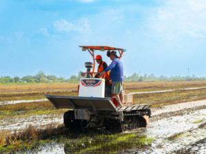 รถแทรกเตอร์ตีนตะขาบดีเซลเทอร์โบ 80 แรงม้า รุ่น HG-80VN สำหรับงานหนัก เหมาะสำหรับการเกษตรในนาข้าวและการปรับระดับพื้นดิน - Product Image 5