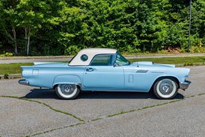 Ford Thunderbird 1957 d'occasion, restauré et repuissé, bleu Starmist, toit rigide inclus - Product Image 1