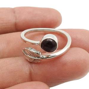 Bague en argent sterling 925 massif avec pierre précieuse grenat, bijoux bohèmes faits à la main, design ethnique délicat en forme de feuille pour femmes - Product Image 3