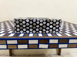 Caja de Pañuelos Decorativa con Diseño de Flores Grabadas, Hecha a Mano, para Habitaciones de Hotel y Decoración de Boutique, Tradebyd - Product Image 3