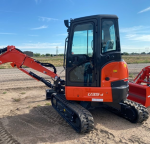 Machinerie haute performance utilisant une excavatrice KUBOTA U35-4 de 3,5 tonnes, dotée d'une forte puissance de creusement. - Product Image 3