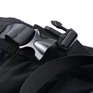 Pantalones cortos utilitarios modernos con funcionalidad multibolsillo y apariencia moderna Pantalones cortos utilitarios para hombres con tela duradera - Product Image 3