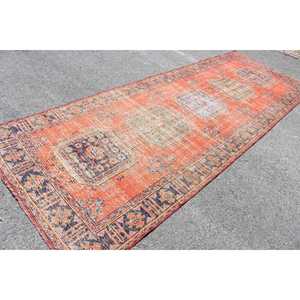 Tapis turc vintage 4,4x12,1 pi (135x370 cm), tapis en laine rouge à motifs floraux - Product Image 2