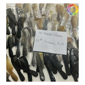 Peigne à cheveux en corne de buffle, peigne antistatique fait à la main pour dames, artisanat en corne de style vintage naturel de Yak, peigne en corne fait main - Product Image 1