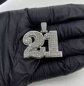 Colgante de moissanita real de corte redondo de 3,10 quilates chapado en oro blanco de 14 quilates con colgante o amuleto de diamantes con número personalizable para fiestas - Product Image 3