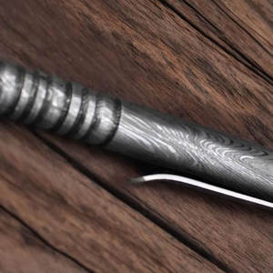 Bolígrafo de Acero de Damasco de Alta Gama con Cuerpo Duradero para Escritura Profesional y Uso en Oficina - Product Image 6