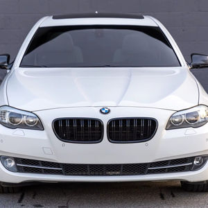 BMW 550i 2012, voitures d'occasion de haute qualité disponibles au prix usine - Product Image 1