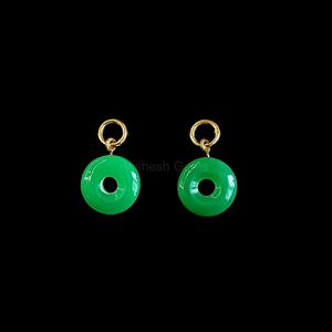 Perles en pierre sculptée en forme de beignet chrysoprase naturelle 15mm plaqué or pendentif en pierre précieuse collier breloque pierres en vrac prix en gros - Product Image 1