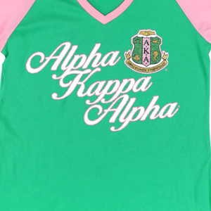 AKA T-Shirt con scollo a V verde 100% in cotone con Glitter stampato lettere greche da donna con scudo anteriore Design personalizzato AKA T-Shirt di abbigliamento - Product Image 3