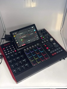Akai MPC X เวิร์กสเตชันสำหรับการผลิตดนตรีระดับมืออาชีพ เครื่องแซมพล์ เซคเควนเซอร์ เครื่องดรัมเมชชีน และคอนโทรลเลอร์ MIDI แบบสแตนด์อโลน - Product Image 5