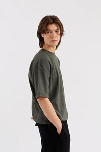 เสื้อยืดผู้ชายทรงบ็อกซี่ คุณภาพสูง เนื้อผ้าหนา ใส่สบาย แบบเรียบง่าย สามารถสั่งทำได้ แห้งเร็ว ระบายอากาศดี ผลิตจากโพลีเอสเตอร์/คอตตอน - Product Image 2