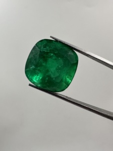 Natural Zambian <b>Cushion</b> Cut 8.87 Carats <b>for</b> Jewelry Use AAA Vivid Green Color Premium Grade Superior Quality Untreated - Product Image 4