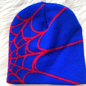 Bonnet en tricot côtelé personnalisé avec patch logo en caoutchouc – Accessoire tendance pour l'hiver, idéal pour le streetwear – Vente en gros OEM/ODM - Product Image 1