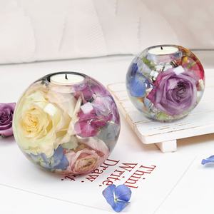 Bougeoir moderne en résine et bois fait à la main, forme personnalisée, pour la décoration de la maison, cadeaux de la Saint-Valentin, cadeaux de mariage - Product Image 1