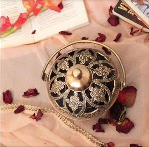 Quemador de incienso de latón para la quema de incienso tradicional, quemador de bakhoor de latón hecho a mano para fragancia del hogar y decoración de restaurantes. - Product Image 4