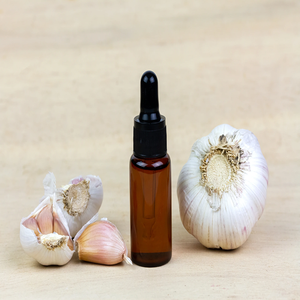 Aceite esencial de ajo puro | Aceite de Allium Sativum 100% natural, sin diluir para el cuidado del cabello y el bienestar de la piel | Suministro a granel al por mayor - Product Image 1