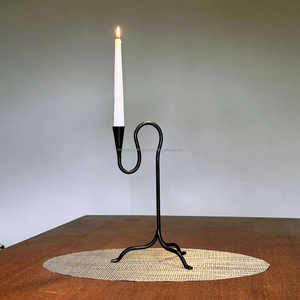 เชิงเทียนเหล็กดัดโลหะ3ขาทำด้วยมือดีไซน์ทันสมัยเชิงเทียนเชิงเทียนเชิงเทียนโลหะหล่อเหล็กทรงโค้งสีดำ - Product Image 1