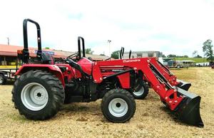 Tracteur agricole Mahindra d'occasion 70 CV 4x4 à transmission par engrenages avec pompe moteur et boîte de vitesses, prêt pour l'expédition - Product Image 3