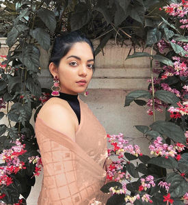 Saree indien ethnique le plus récent Sari de créateur de séquences exclusif à la mode pour les mariages et les événements spéciaux Style indien et pakistanais - Product Image 3