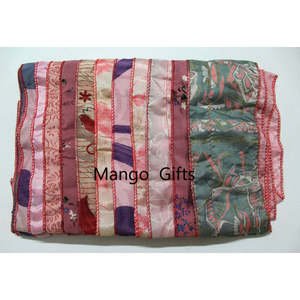 Écharpes en satin de soie vintage de haute qualité, fabriquées à partir de sari indien recyclé, légères, patchwork, numériques, douces, confortables, vente en gros par lots - Product Image 6