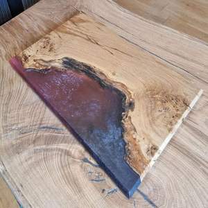 Tabla de cortar de resina hecha a mano mostrando rayas de resina azul agua elegante regalo hecho a mano para amantes de la cocina y expertos en cocina - Product Image 4