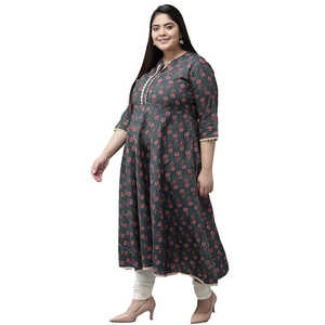 ชุดคุर्ติอานาร์กาลีผ้าฝ้ายสีเทาพิมพ์ลายดอกไม้สำหรับผู้หญิงไซส์พลัส พร้อมเสื้อและเสื้อเชิ้ตประดับลายดอกไม้ - Product Image 4