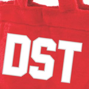 Delta Greek Sorority DST Bolso de mano de piel Negro con letras bordadas en rojo y blanco Bolso de felpa Durable Greek Life Sorority Gift - Product Image 5