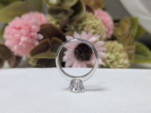 แหวนแต่งงานและหมั้นเพชรทรงกลมขนาด 1.20 กะรัต ผลิตในห้องปฏิบัติการ แบบคลาสสิก ตัวเรือนทองคำขาว 14K แท้ สำหรับผู้หญิง - Product Image 2