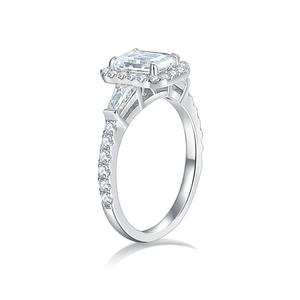Bague Aniva de luxe en argent plaqué, sertie de moissanite taille émeraude, pour les occasions de mariage - Product Image 5