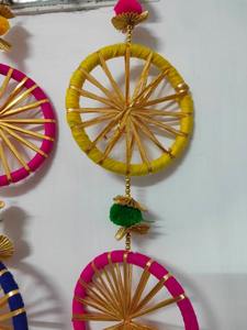 Guirlande indienne vibrante parfaite pour la décoration de mariage indien Mehndi célébrations et décors de fête ficelle de pompon en gros - Product Image 4