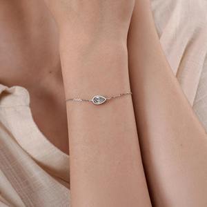 Pulsera Solitario con Diamante Cultivado en Laboratorio, Corte Pera, Incoloro, Engaste Biselado, con Cadena de Oro de 14k, para Regalo de Aniversario - Product Image 2