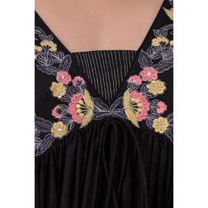 Mini vestido ajustado y acampanado con bordado floral negro - Product Image 6