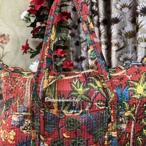 Sac polochon en coton de luxe fait à la main grand style indien fermeture à glissière polyvalente personnalisée pour le sport voyage salle de sport utilisation en extérieur - Product Image 3
