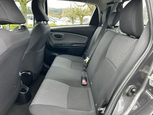 Toyota Yaris L 2015 d'occasion en excellent état, SUV 2 portes, automatique, conduite à gauche, turbo, cuir, jantes R18, toit ouvrant panoramique, feux LED - Product Image 4