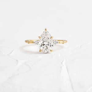 Bague de fiançailles en argent 925 avec moissanite incolore vintage, coupe poire, élégante, inspirée du style vintage, alliance - Product Image 3