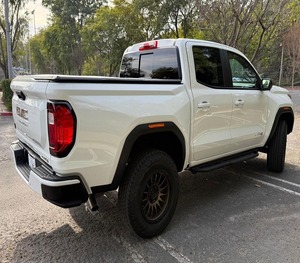 Camions turbocompressés 2024G-MC Canyons AT4 2.7L d'occasion - Product Image 1