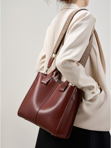 Bolso bandolera de cuero de vaca elegante de lujo, correas de hombro dobles de alta capacidad para compras y viajes de verano e Invierno para mujer - Product Image 5