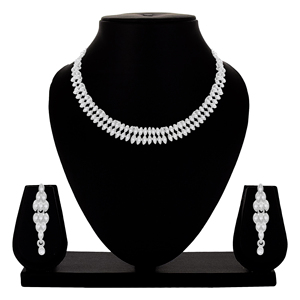 Alex Jewellery-Ensemble de colliers ras du cou à l'aspect traditionnel feuillu et étincelant - Product Image 1