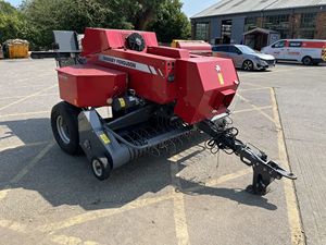 La nouvelle presse à balles Massey Ferguson 1840 offre une chambre à balles de 14 x 18 pouces avec une capacité de ramassage élevée et 44 dents doubles. - Product Image 4