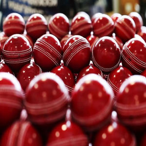 Pelotas de críquet promocionales de calidad de exportación, pelotas duras de críquet personalizadas de calidad de partido profesional, pelotas de práctica - Product Image 5