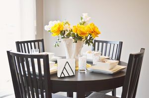 Vente en gros de porte-mouchoirs triangulaire en fil métallique porte-serviettes facile support organisateur pour hôtels restaurants boîtes à mouchoirs - Product Image 2
