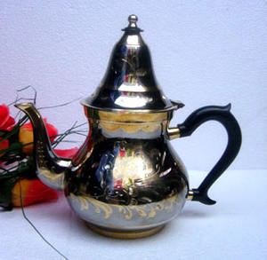 Nouvelle arrivée Bouilloire Loook pour servir le café Finition brillante en laiton Bouilloire décorative pour servir le thé et le café - Product Image 3