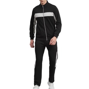 Ligero, ideal para looks sencillos de diario. Este conjunto incluye un chándal para hombre con un toque moderno para el estilo de vida diario. - Product Image 4