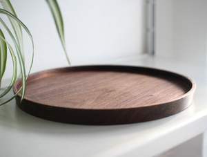 TEXTURES Plateau de service en bois d'acacia rond personnalisable pour la cuisine, la maison ou l'hôtel Vaisselle de style classique pour les fêtes ou les repas - Product Image 3