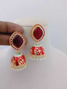 Juego de pendientes Jhumka esmaltados Impresionante fusión del arte Mughal Adorno único Hecho de latón Producto a granel Diseño personalizado - Product Image 2