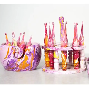 Ensemble de crochets marbrés faits à la main avec bol en fil et aiguilles à tricoter pour tricoter et crocheter - Product Image 1