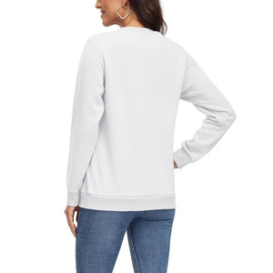 Sudadera de cuello redondo de marca personalizada para mujer, técnica de lavado ácido, logotipo frontal cálido y acogedor, descuentos por pedidos a granel disponibles para el invierno - Product Image 3